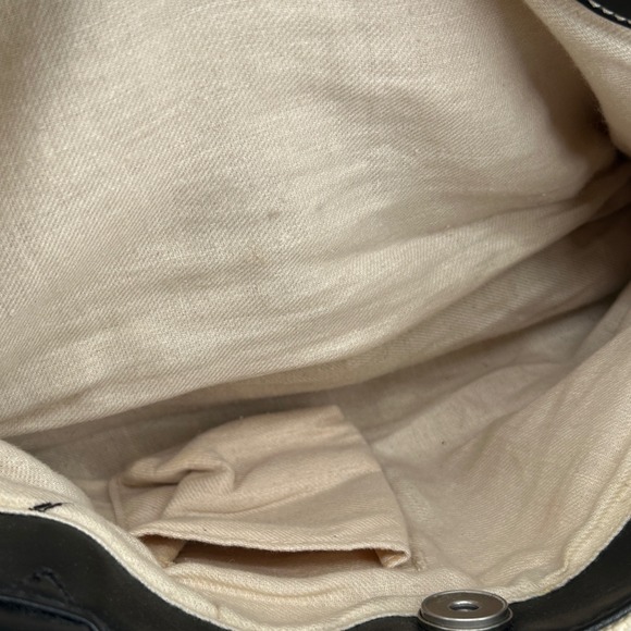 Relic Womens Colorblock Woven Shoulder Bag Black Cream Flower Charm Tote - Picture 8 of 9